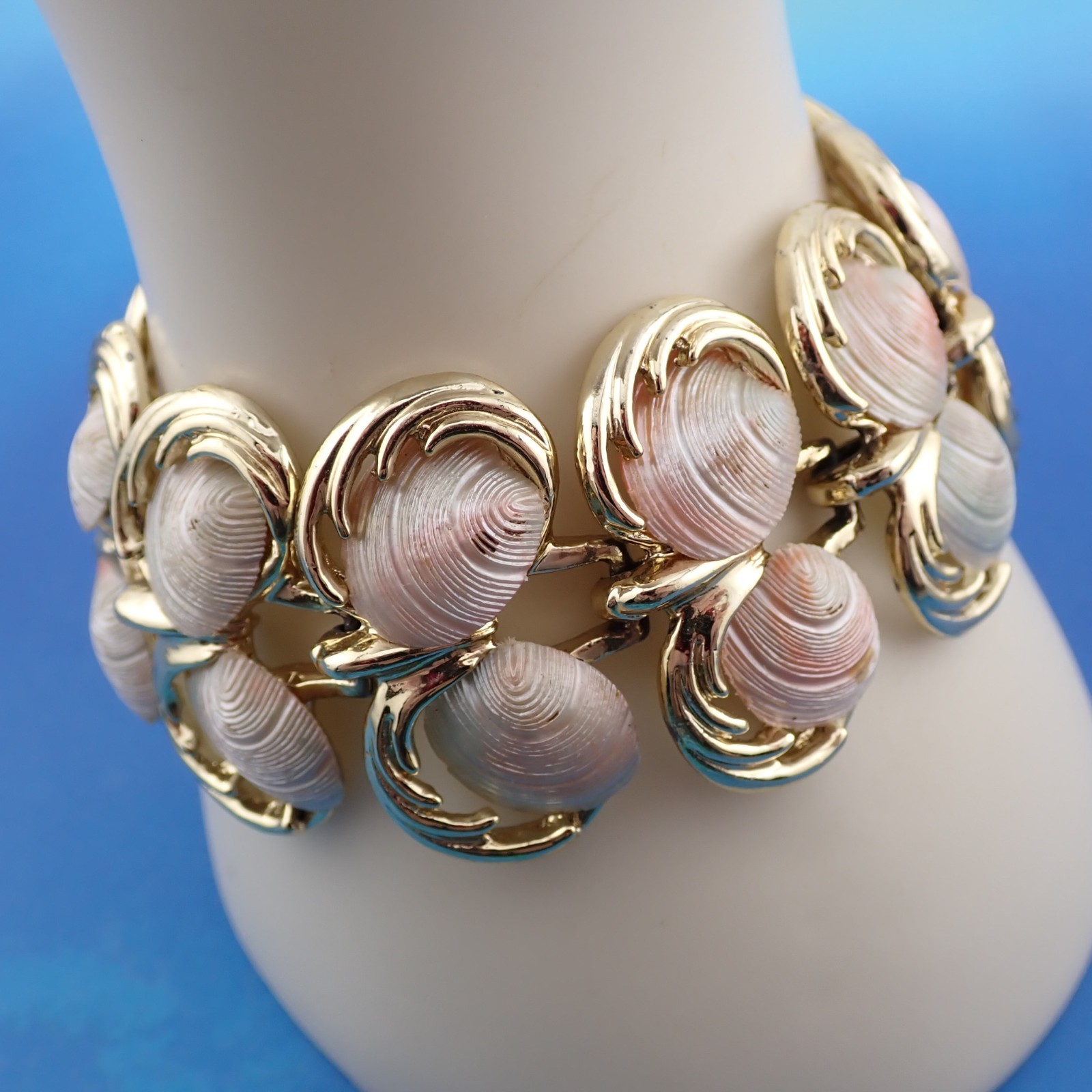 Vintage 1950’s Sea Shell Gold Tone 7″ Panel Scrolled Bracelet
