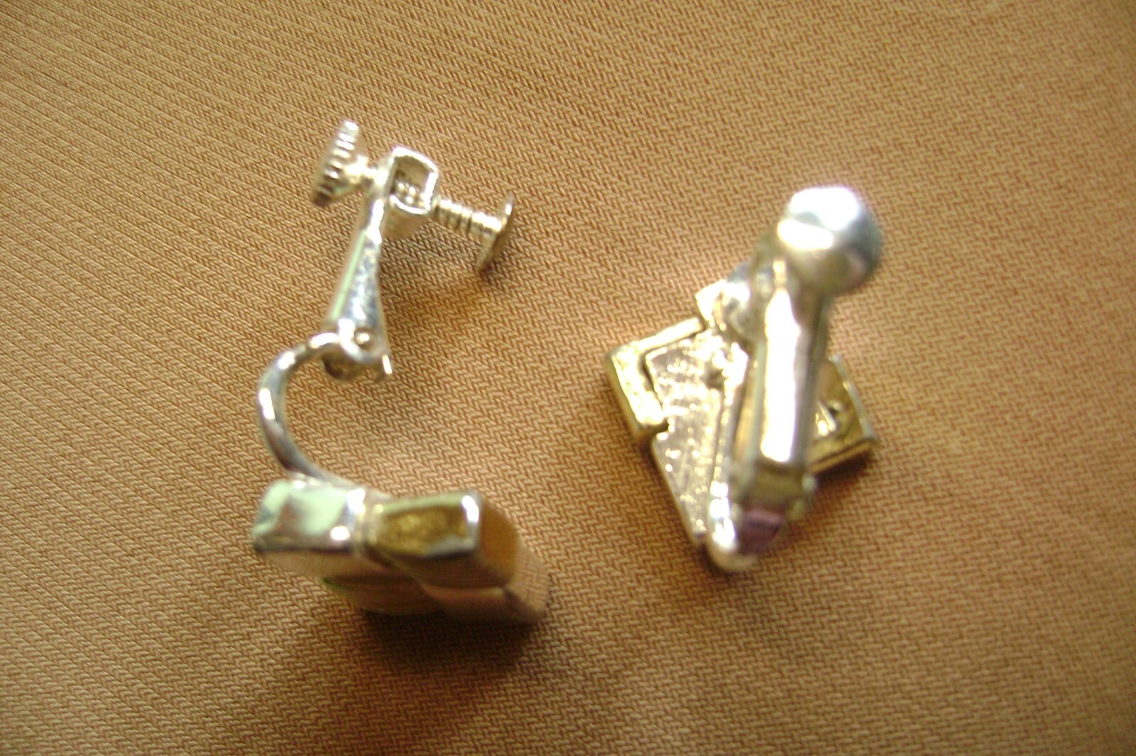 VINTAGE TEXTURED SQUARE GOLD AND SILVER TONE ADJUSTABLE CLIP ON EARRINGS