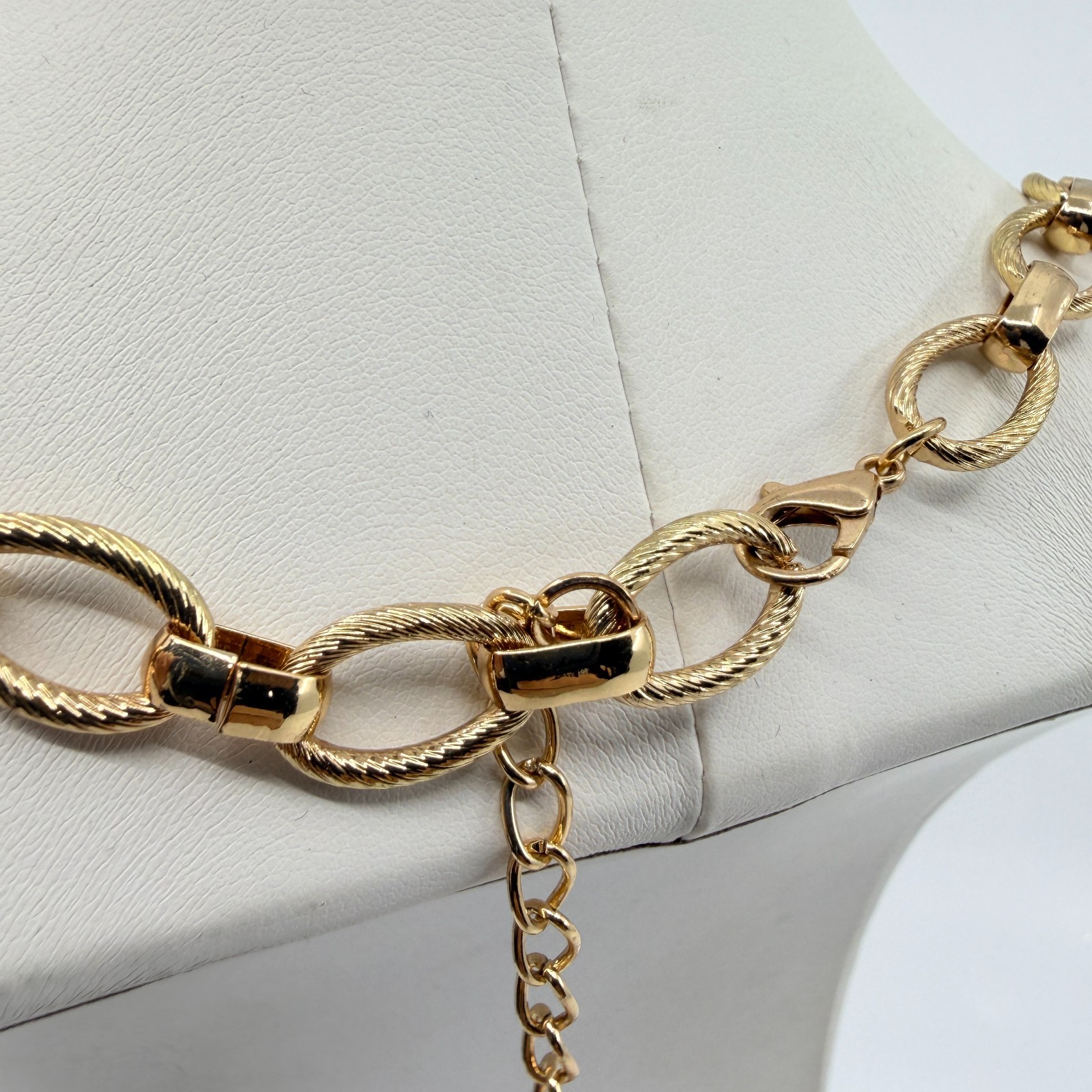 Vintage Gold Tone Textured Oval Link Collar Necklace Retro Adjustable Extender
