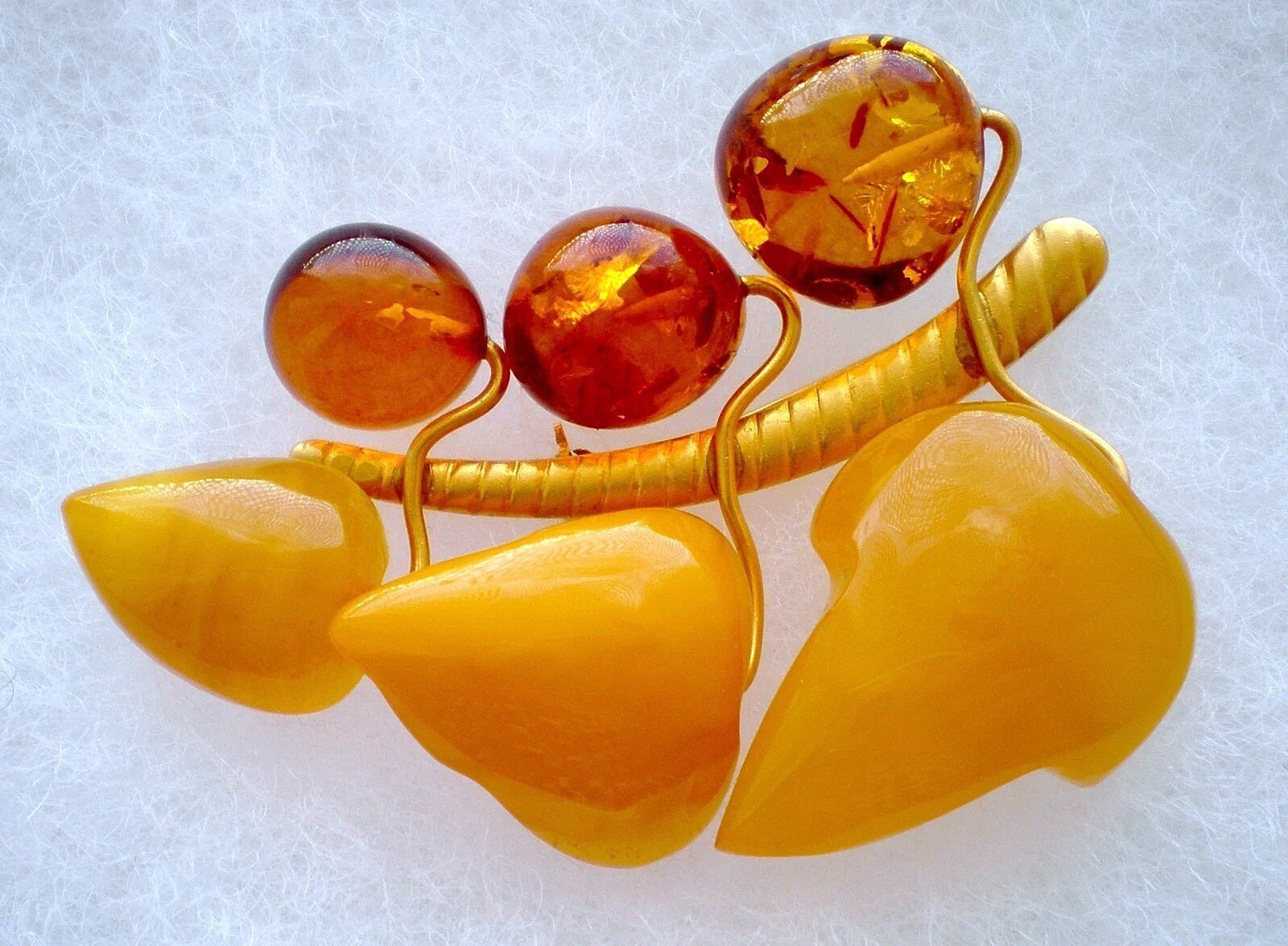 Vintage Gold Gilded Butterscotch Egg Yolk Honey Amber Leaf Berry Pin Brooch