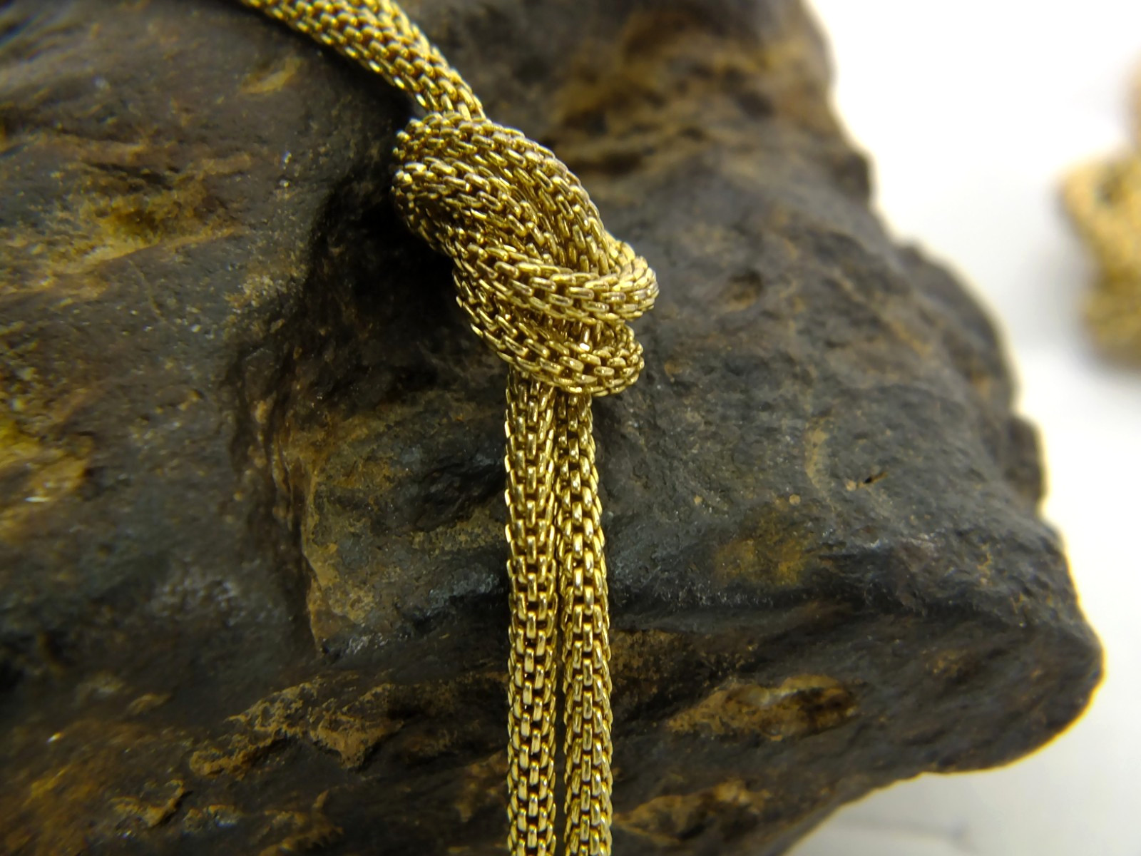 Vintage 35″ Double Strand Gold Tone/Plated Woven Knot Necklace – 28 grams.