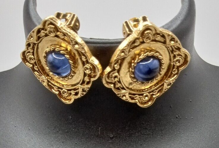 Vintage Vendome violet blue cabochon mogul gripoix style clip on earrings