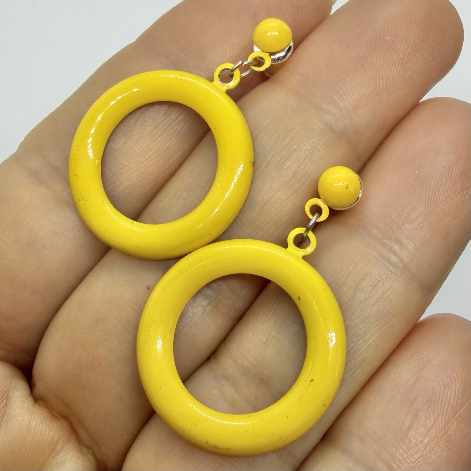 Vtg 70’s Pop Art Solid Yellow Enamel Circle Drop Hoop Door Knocker Earrings Post