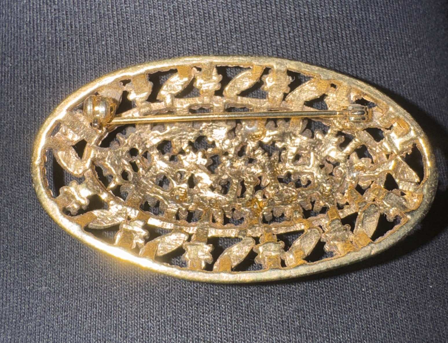 2.5” Oval Golden glass Green Emerald With Faux Pearls Gold tone Brooch