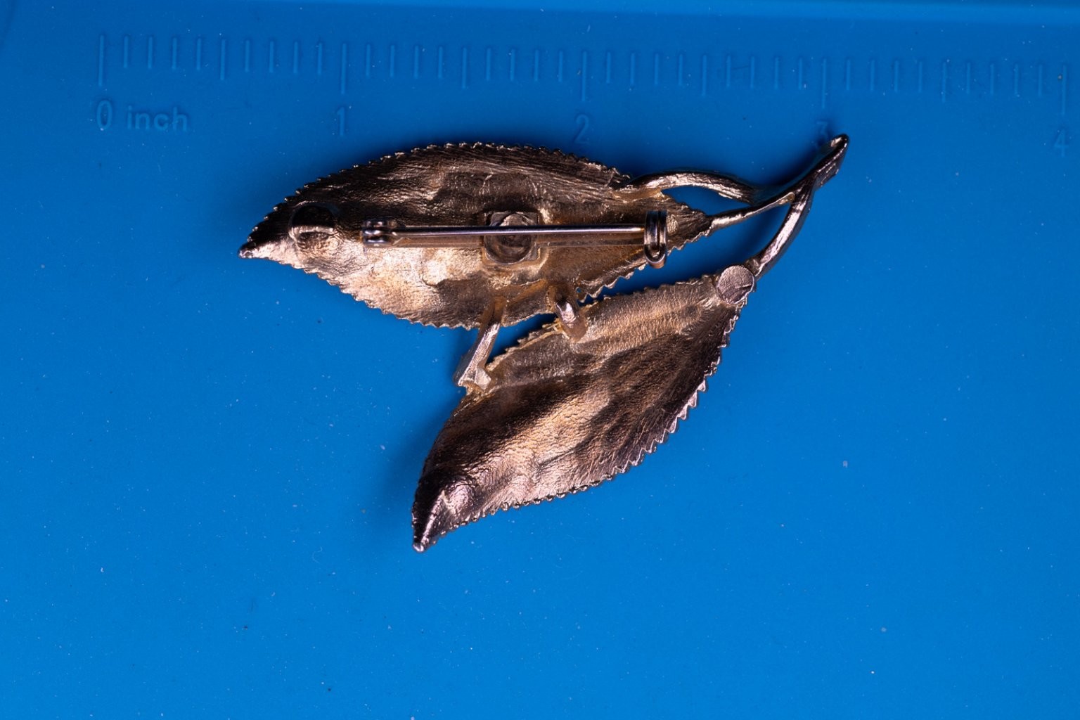 Vintage Leaf Brooch Pin Gold Tone 2.25″ Long Textured Nature Jewelry