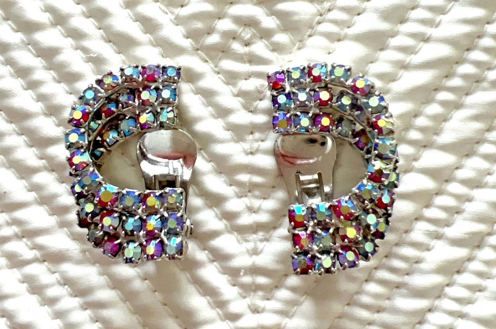 VINTAGE BLUE and PINK AURORA BOREALIS SWIRL BROOCH and EARRING SET