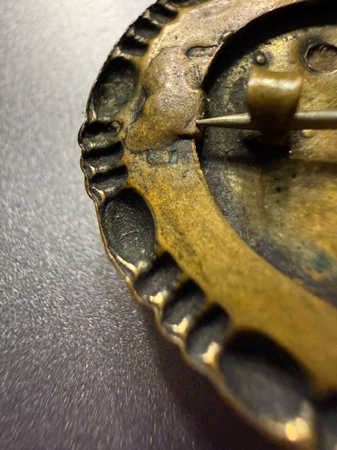 EXQUISITE ANTIQUE LOVE & MOURNING DOMED BUBBLE GLASS VICTORIAN ERA BROOCH
