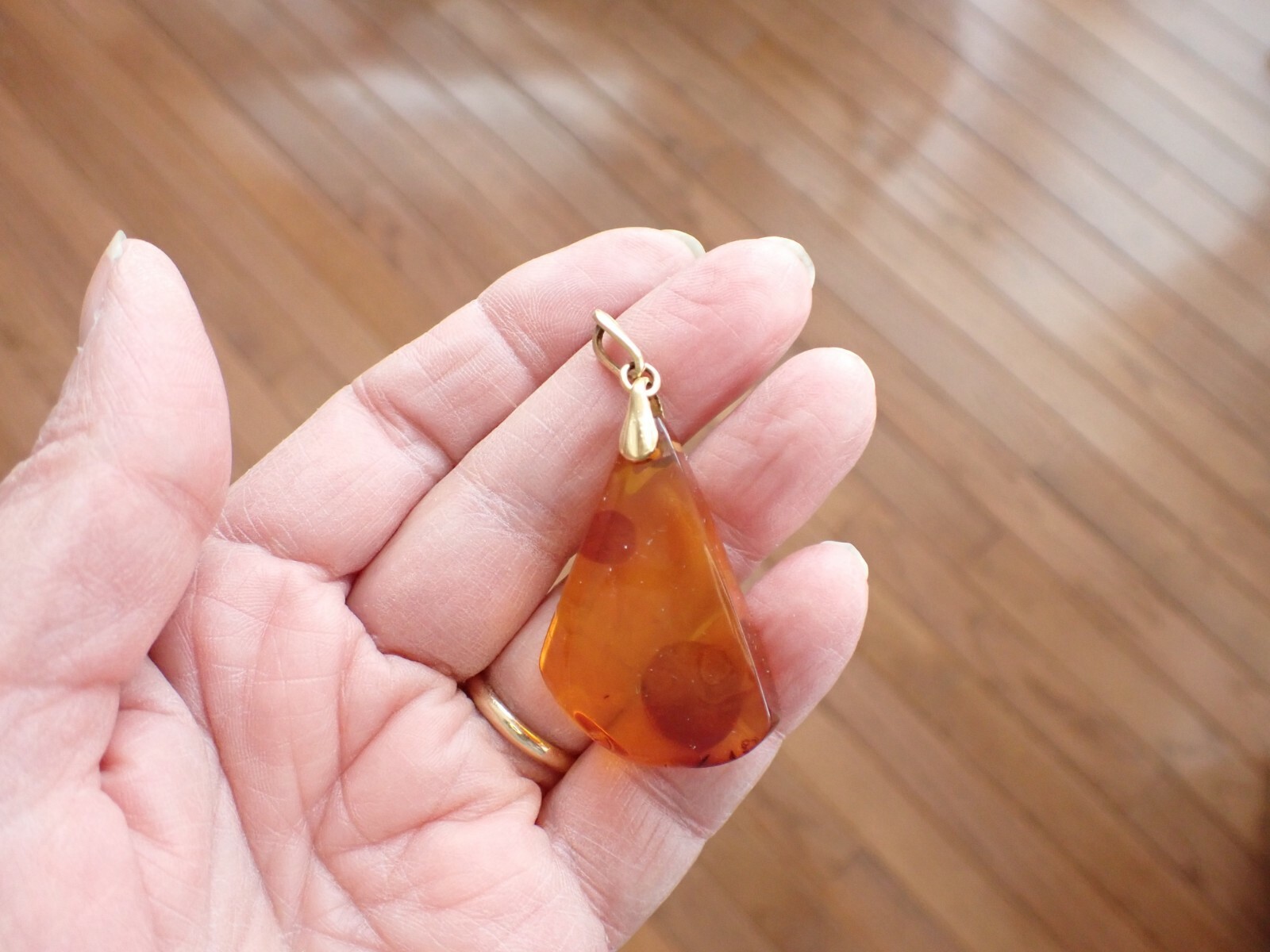 Vintage Modernist Natural Baltic Honey Amber Pendant Clear In Yellow Gold Fill