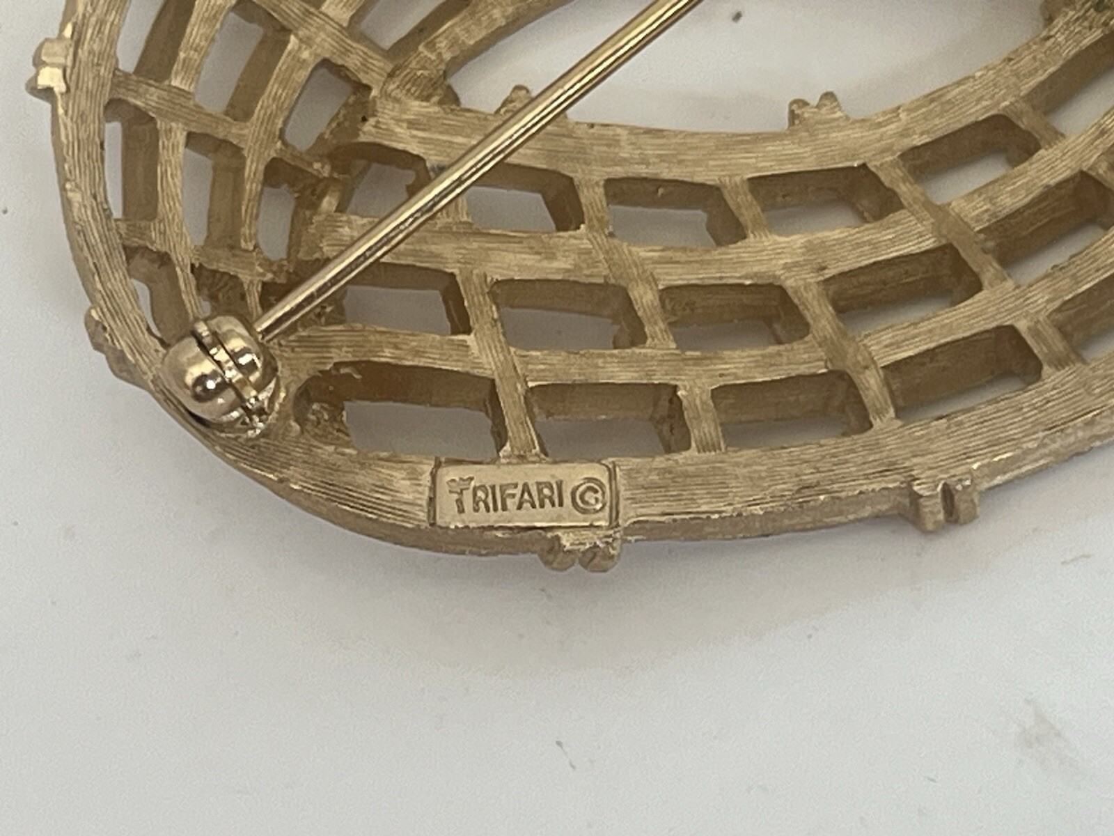 Vtg Signed TRIFARI Basket Weave Elliptical Brooch -White Enamel Goldtone 2″