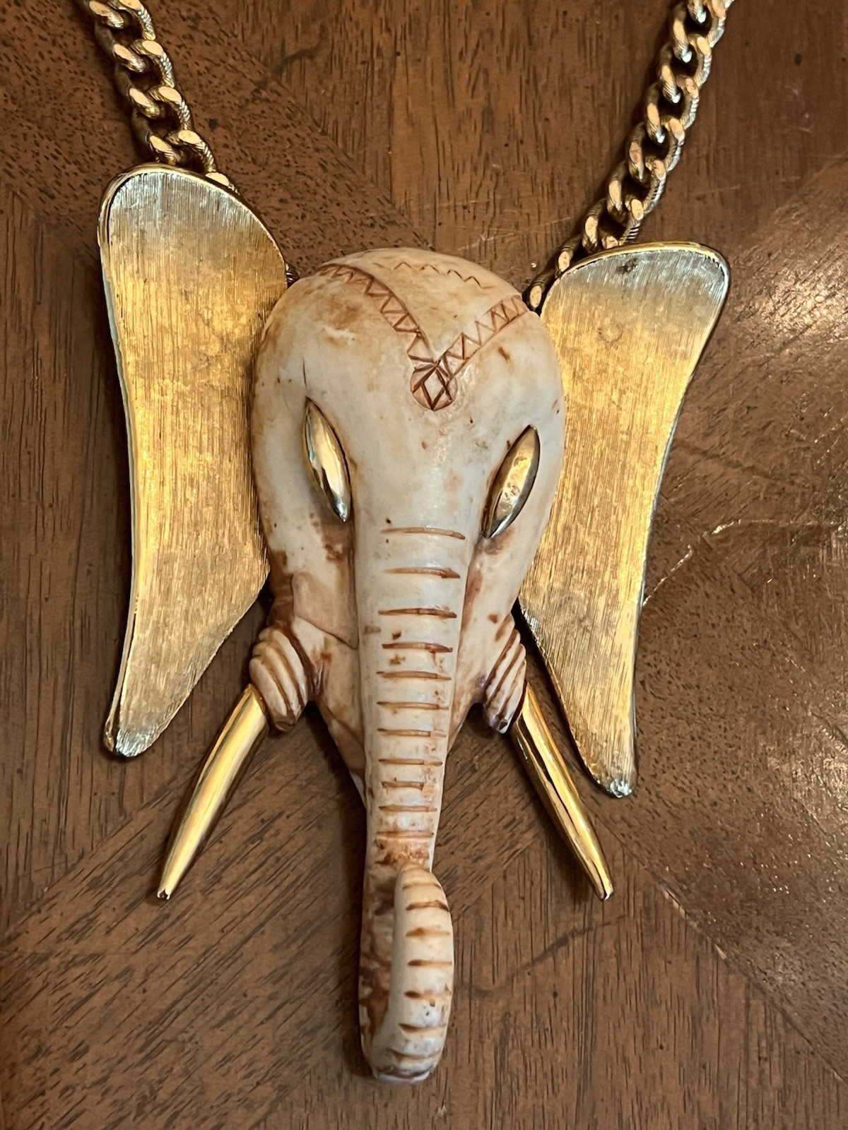 Vintage Off-White Elephant Pendant Statement Necklace Gold Tone Nice!