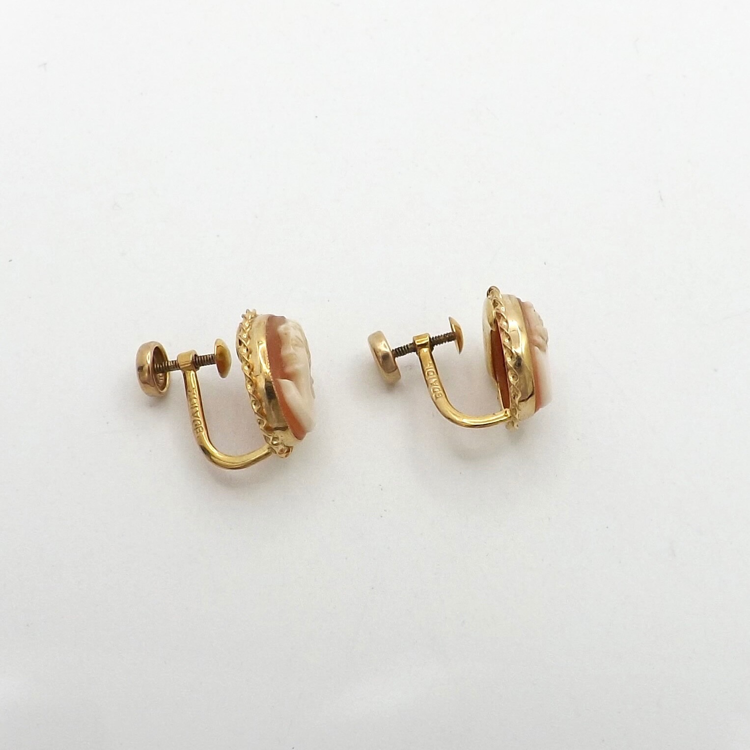 10k Gold Carved Shell Cameo Non Pierced Screw On Earrings 3gr Vintage