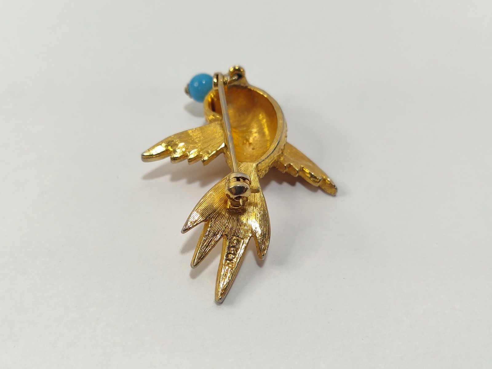 RARE* Vintage Numbered# 1327 BOUCHER Turquoise Cabochon Bird Design Gold Brooch