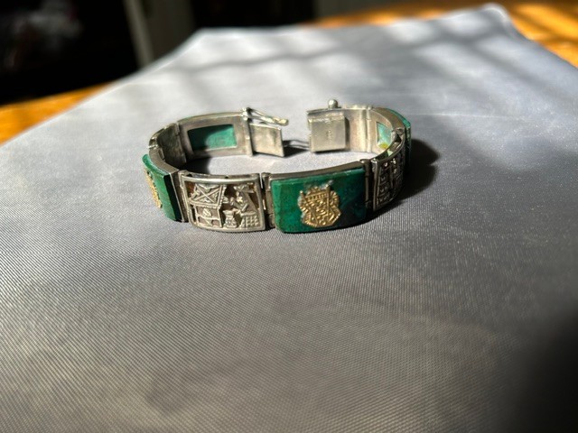 Vintage Bracelet; Sterling Silver, Mexican Jade, Gold, 7.0″, post 1940, Mexico