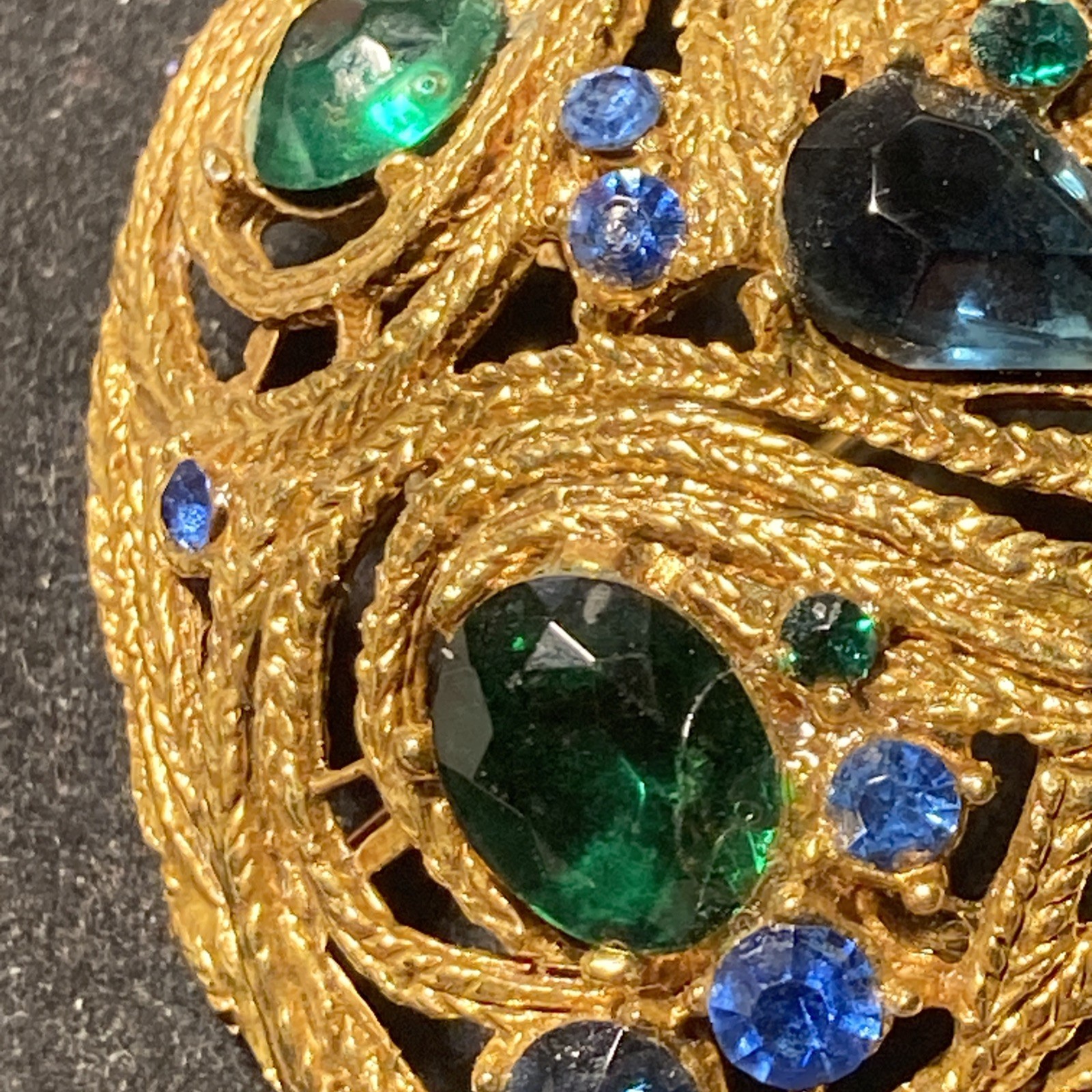 LaRoco 1950s Circular Brooch Colorful Gold Tone Rhinestones Textured Gold Plate