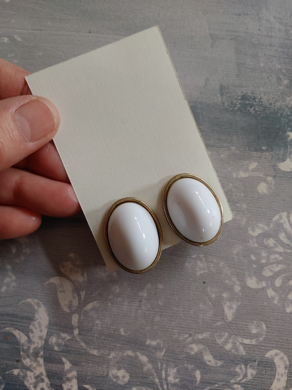 Vintage clip earrings BEC London white oval dome button style 60’s 70’s 80’s MOD