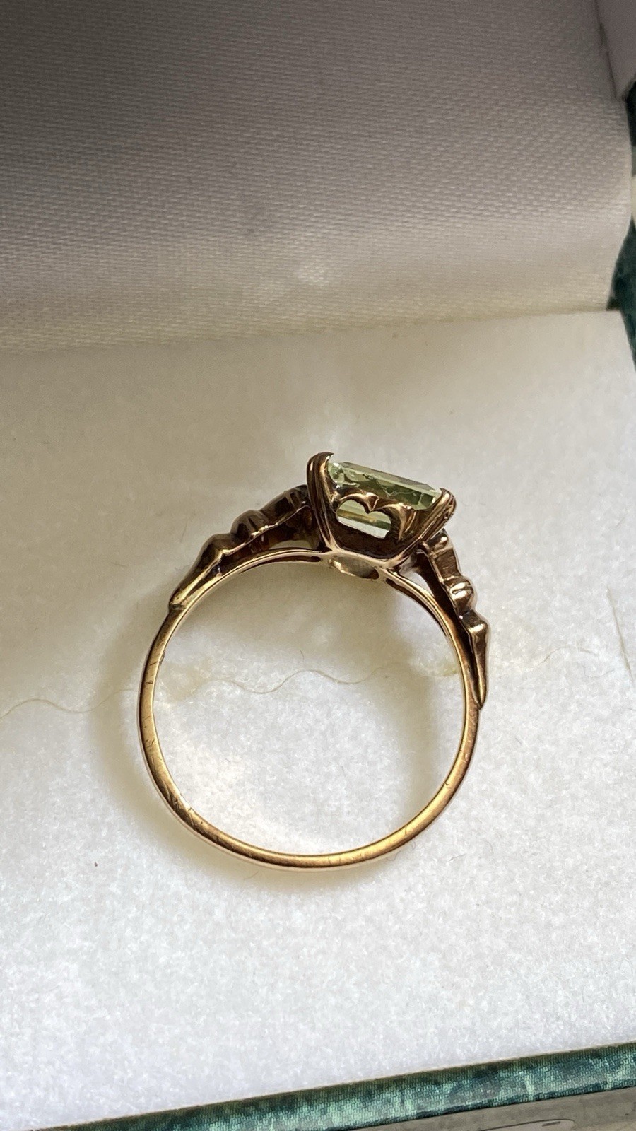 ANTIQUE 10K YELLOW GOLD URANIUM LIME GREEN SPINEL GEMSTONE RING size 6 ~ 1.7 g