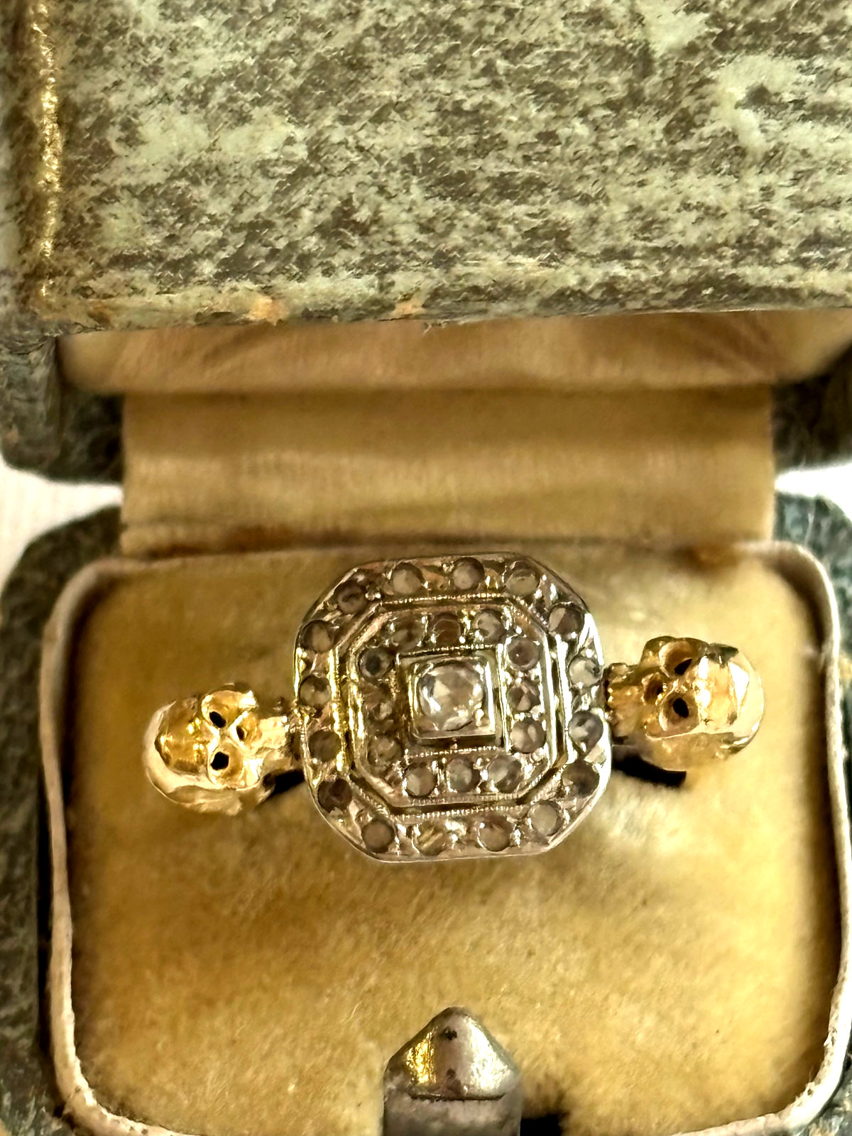 Ant. Victorian Memento Mori Skulls Solid Gold 18k Rose cut Diamonds Ring