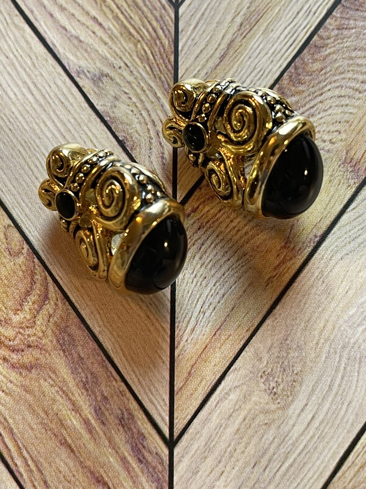 VINTAGE Lot 5 Pair Clip On Earrings Stud Dome Hoop 60s 70s 80s 90s Elegant