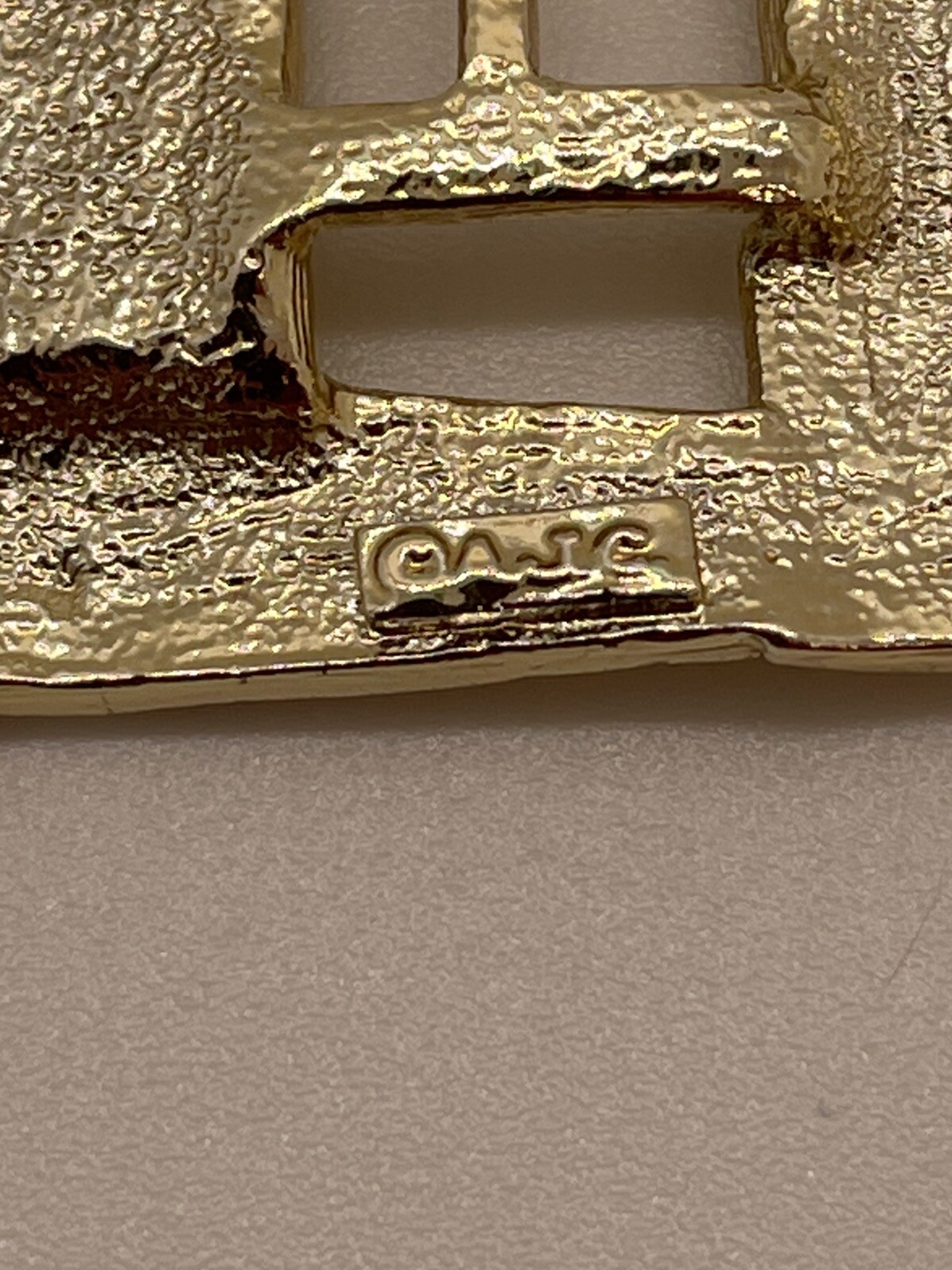 OAJC Empire State Buildings Brooch pin gold tone 1 1/2” X 2 1/2”