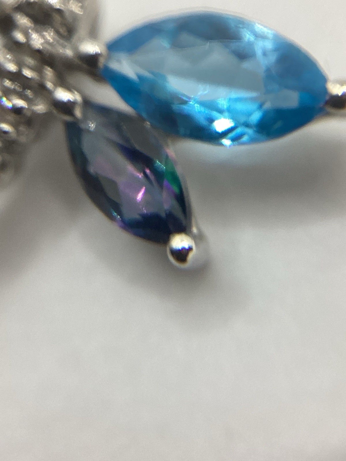 NOVEMBER BIRTHSTONE !! 10K White Gold Blue Topaz Dragonfly Pendant 1.73 Grams