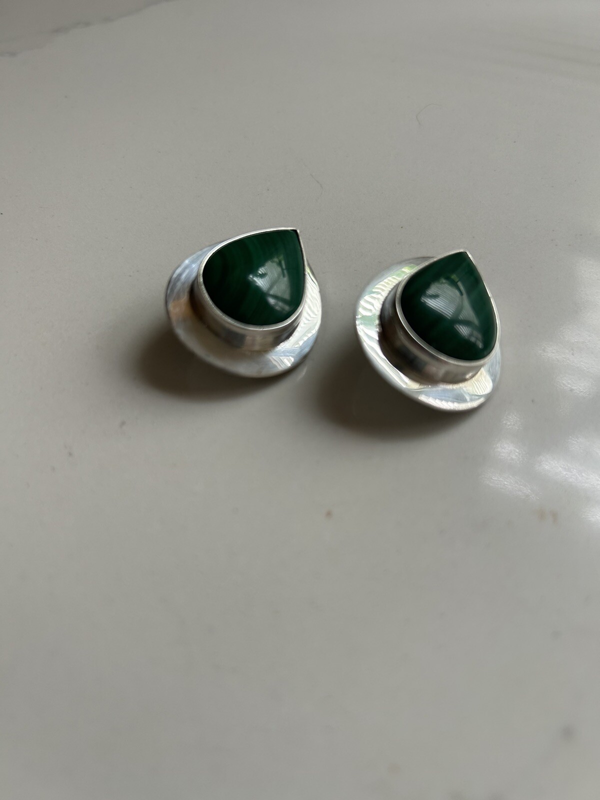 VINTAGE BEN J. CHAVEZ STERLING SILVER 925 MALACHITO CLIP ON EARRINGS