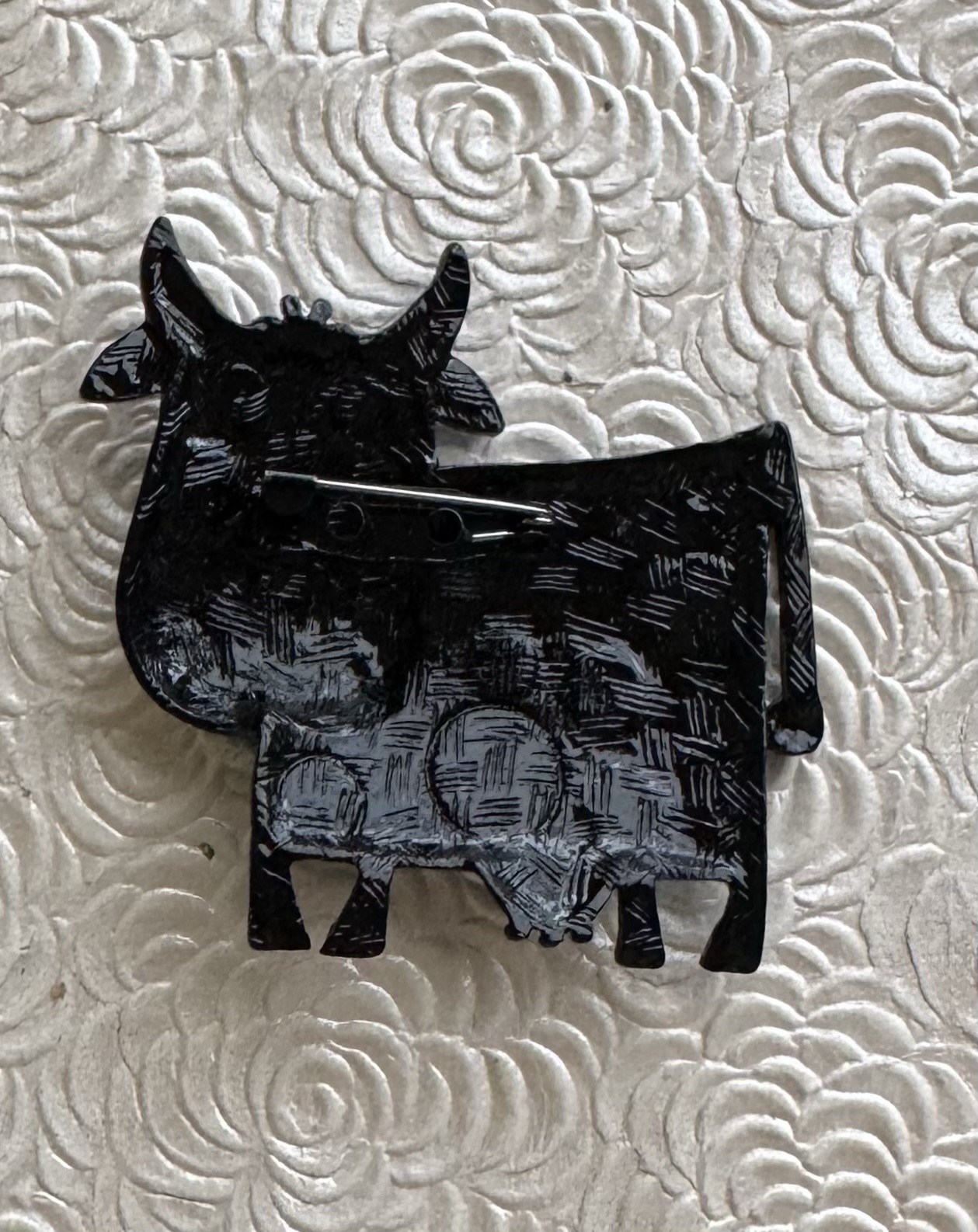 Cow vintage style brooch pin enamel on metal
