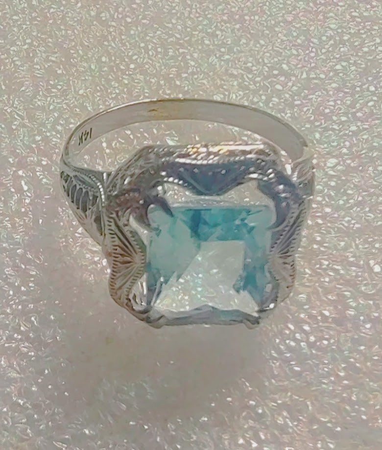 Gorgious 14K White GOLD Vintage Blue Topaz Ring Size 6 ((250))