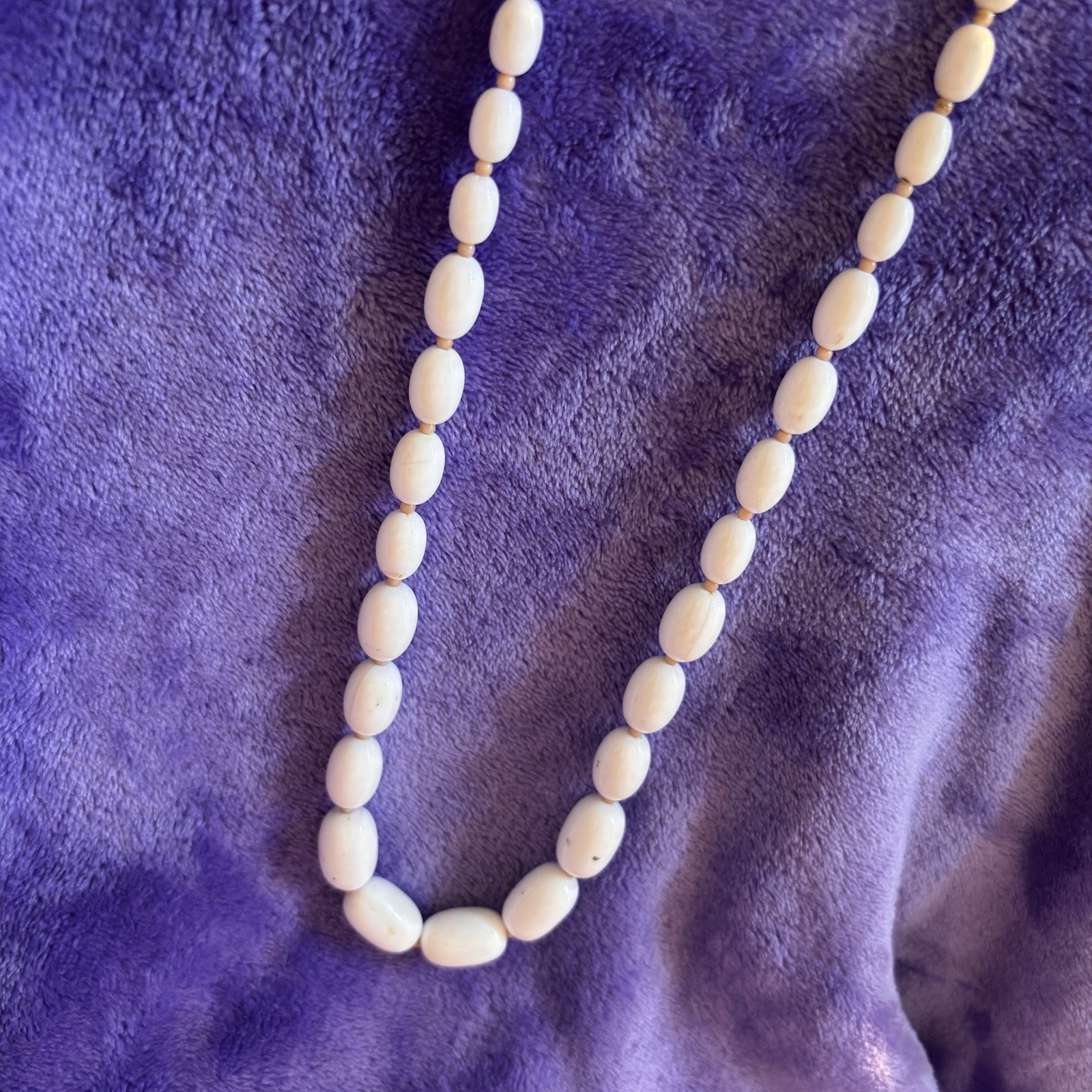 24” Vintage White Beaded Plastic Necklace Spring Ring Closure Fashion Jewelry