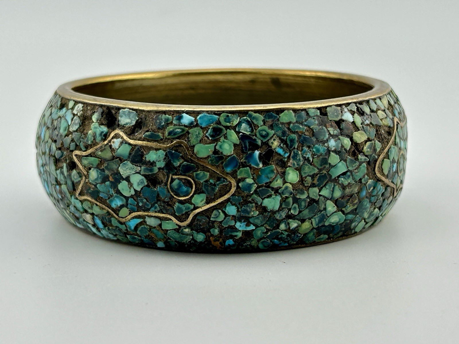 WIDE Brass Turquoise Chip‑Inlay Bangle Bracelet India 1960s VTG 1⅛″ tall