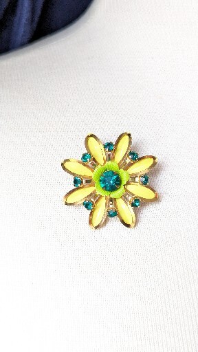 Vtg Chartreuse Lime Green Yellow Enamel Rhinestone Flower Brooch Pin Gold Tone