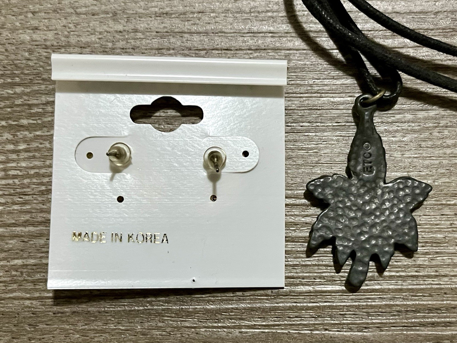 Vintage 90s Yin Yang Hemp Leaf Pendant Necklace & Matching Earrings Black White
