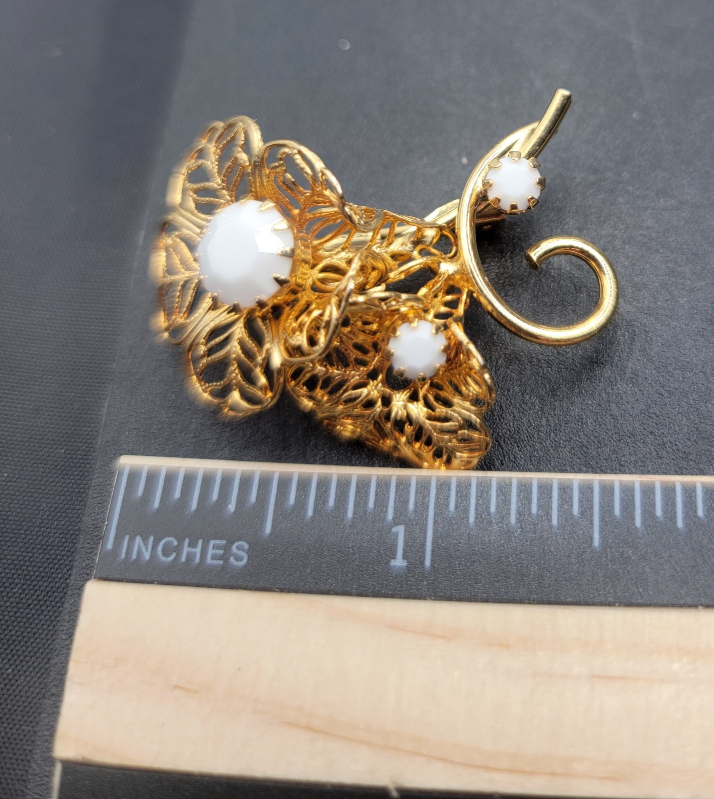 Vintage Milk Glass Flower Brooch Pin Gold Tone Filagree White Faceted Stones