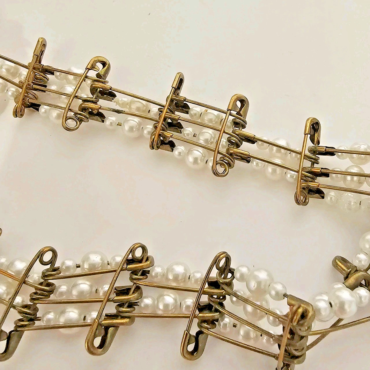 VTG Handcrafted Boho ’70s Safety Pin White Bead Faux Pearl Necklace 27″L Upcycle