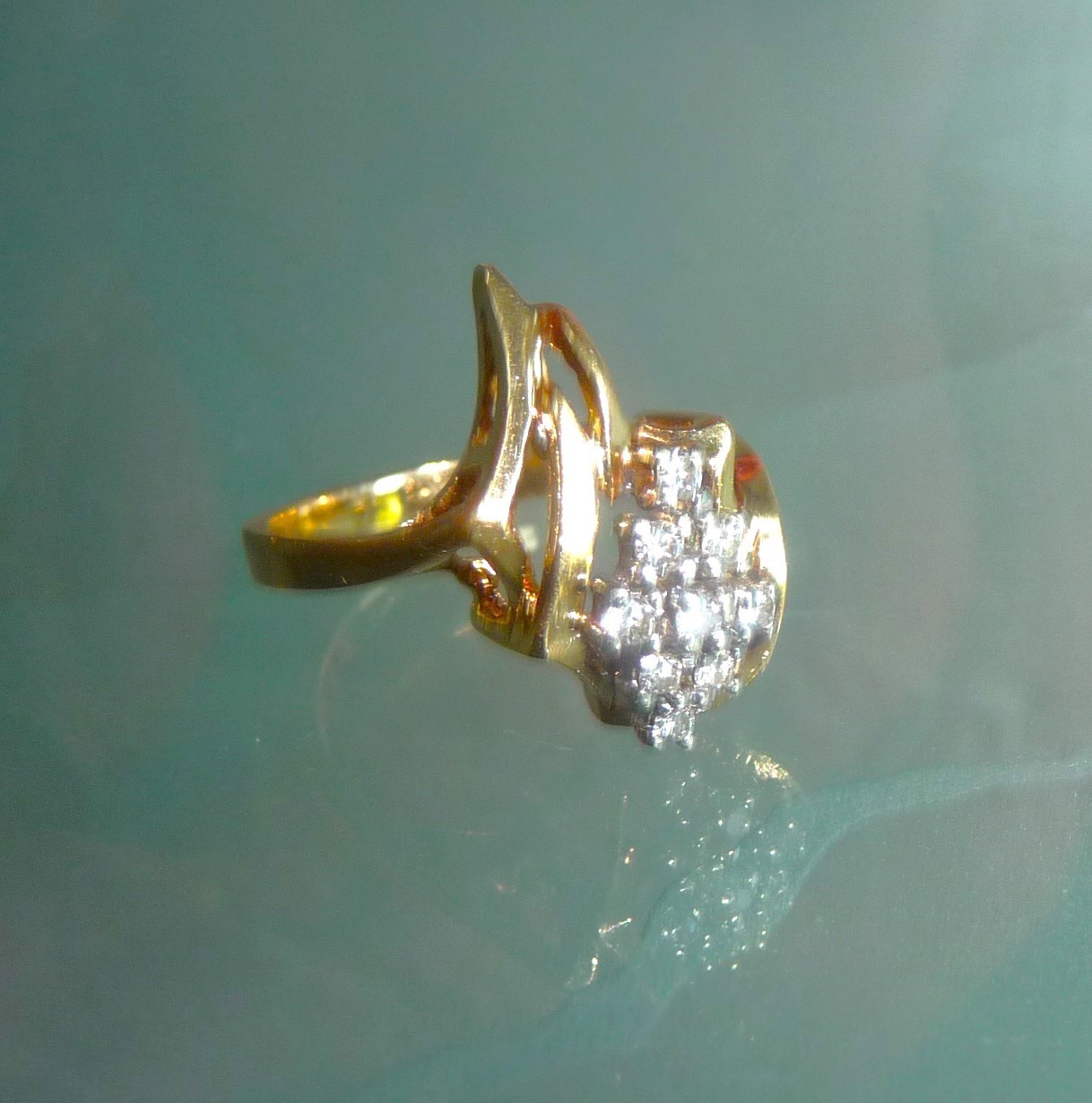GORGEOUS ESTATE VINTAGE DESIGNER VR 14K YELLOW GOLD DIAMOND CLUSTER RING!