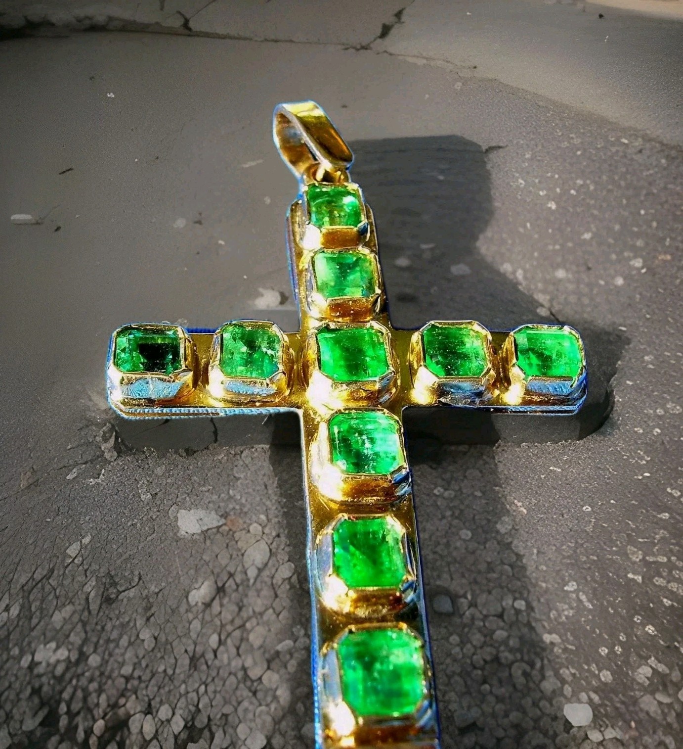 Original EARTH MINED EMERALD Deco Cross Pendant Elegant SOLID 18K GOLD Medallion