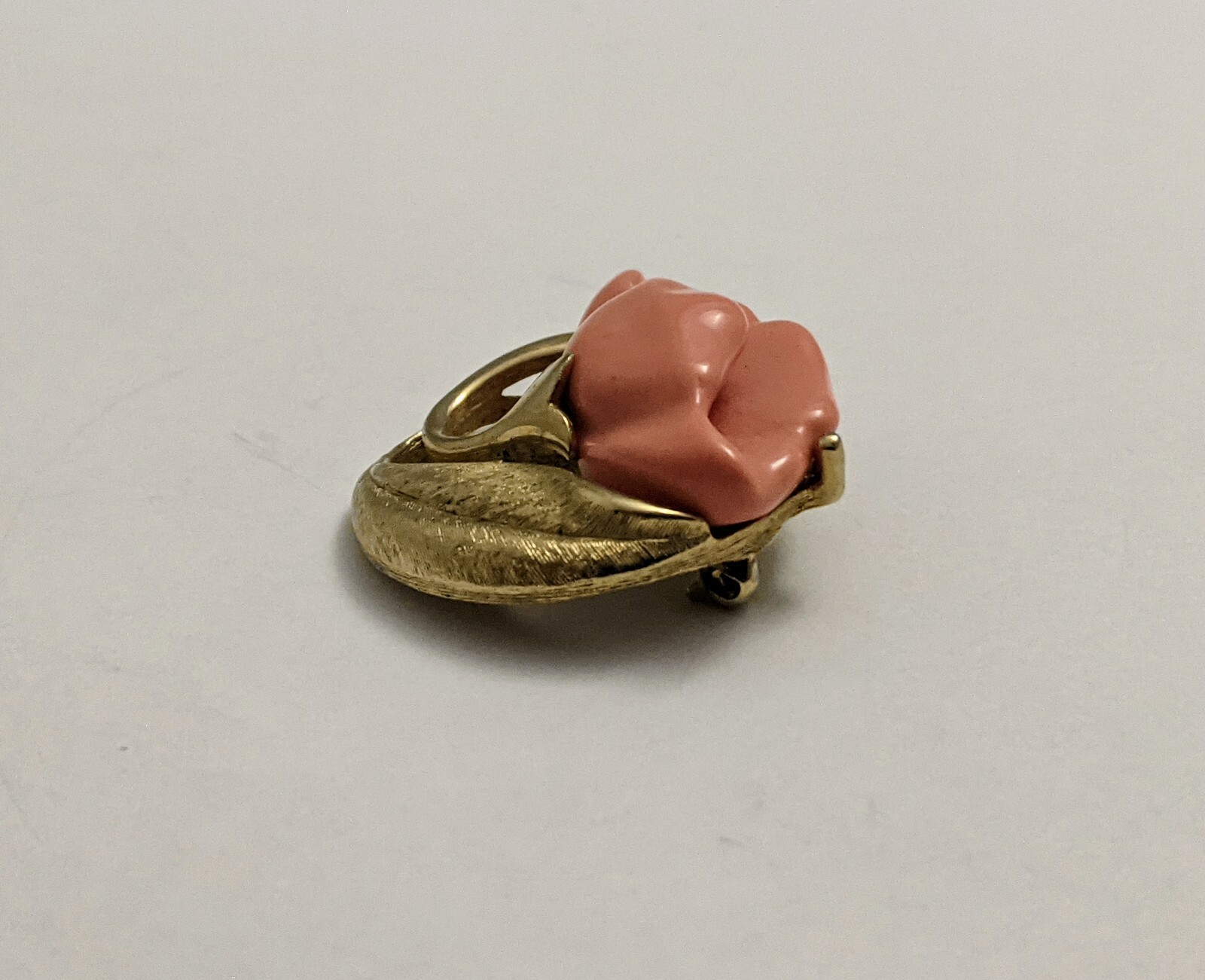 Avon Signed Coral Poppy Flower Brooch Peach Pink Lucite Brushed Gold Tone