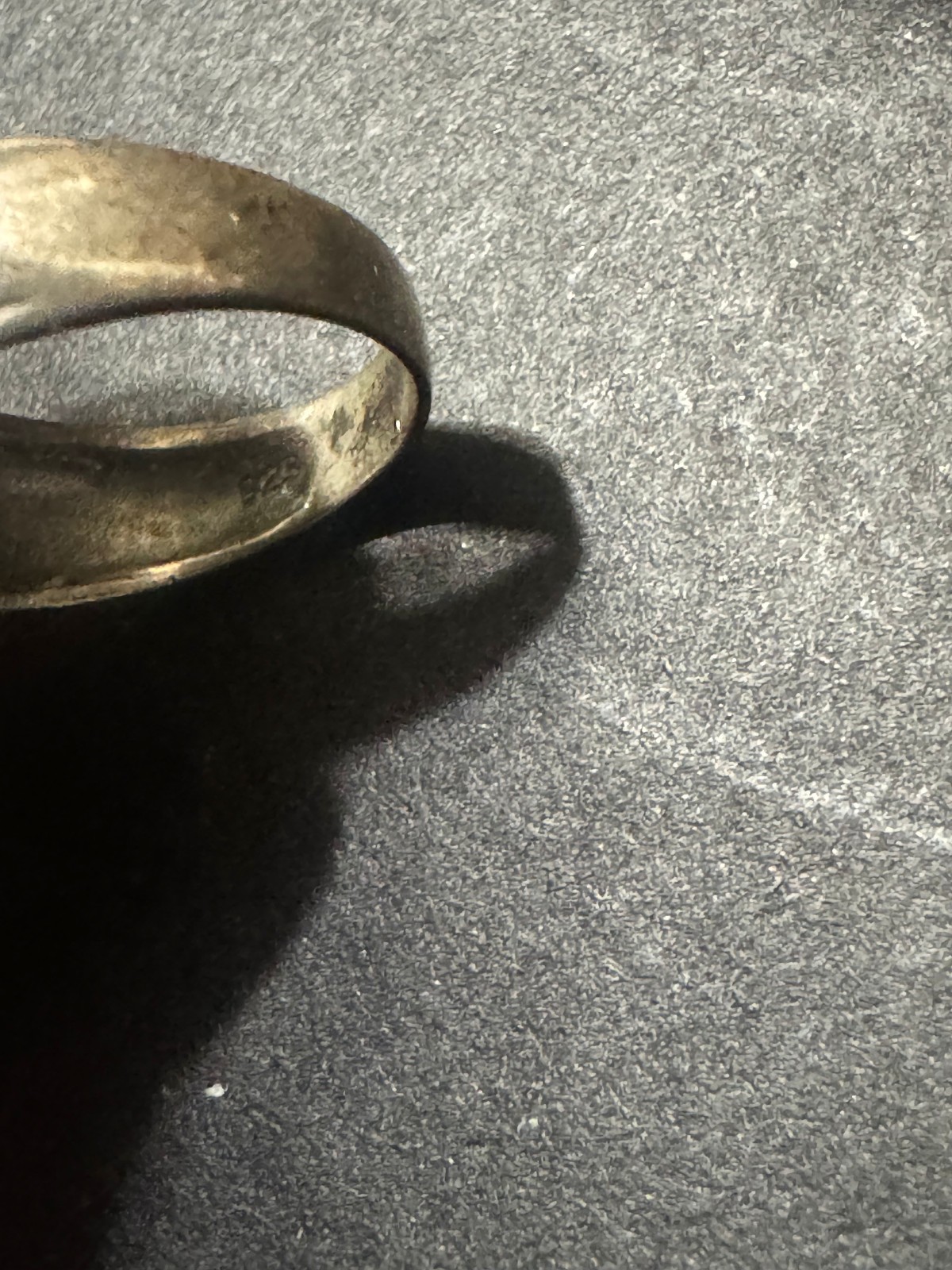 Vintage VTG 925 Sterling Silver Band Ring With Black Gems 3.9 Grams Size 8 3/4