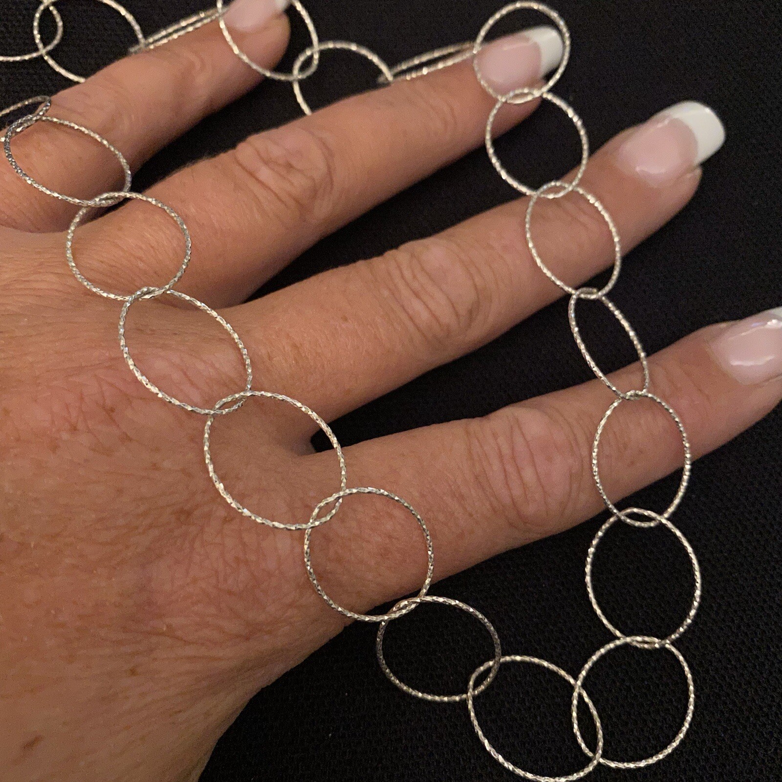 LIGHTWEIGHT ESTATE STERLING SILVER CIRCLE LINK TEXTURE DETAIL NECKLACE 18.25”