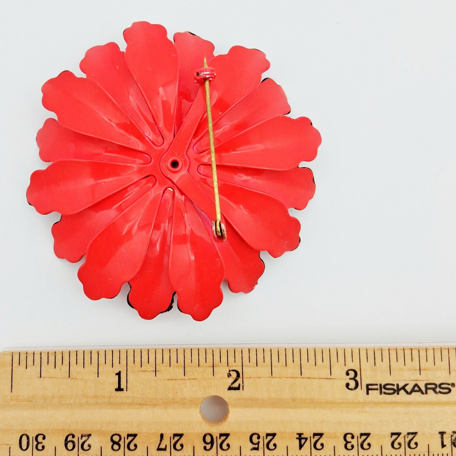 Vtg 1960s Red Enamel Flower Brooch Pin Black Accents Dimensional Center 2.5″ EUC