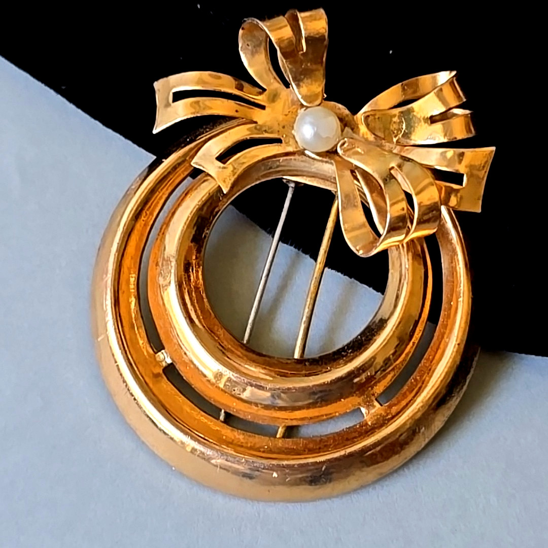 Vintage Coro Gold Tone Faux Pearls Bow Fur Dress Scarf Clip