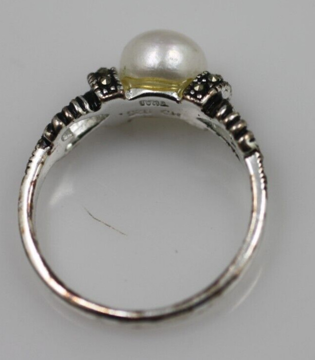 925 Sterling Silver white cultured pearl & marcasite CW Ring size 7 1/2