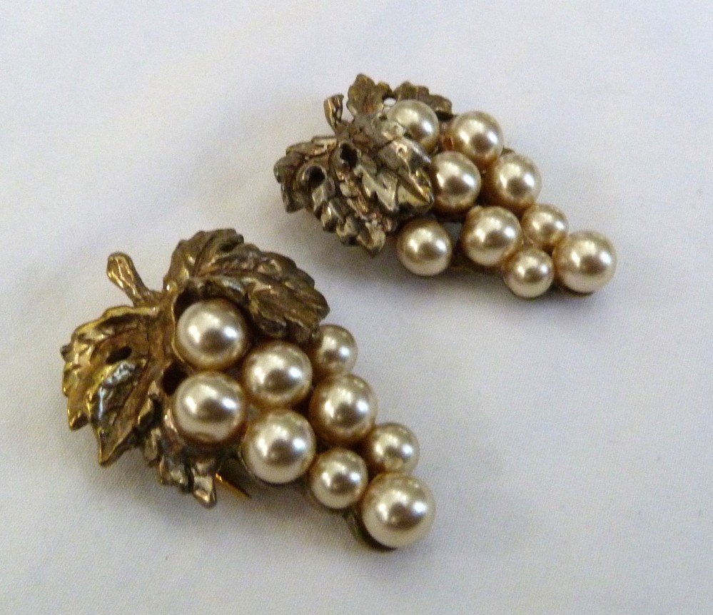 ANTIQUE VINTAGE 1930-1940s LUSTROUS FAUX PEARLS GRAPES LEAVES FUR CLIP PINS PAIR
