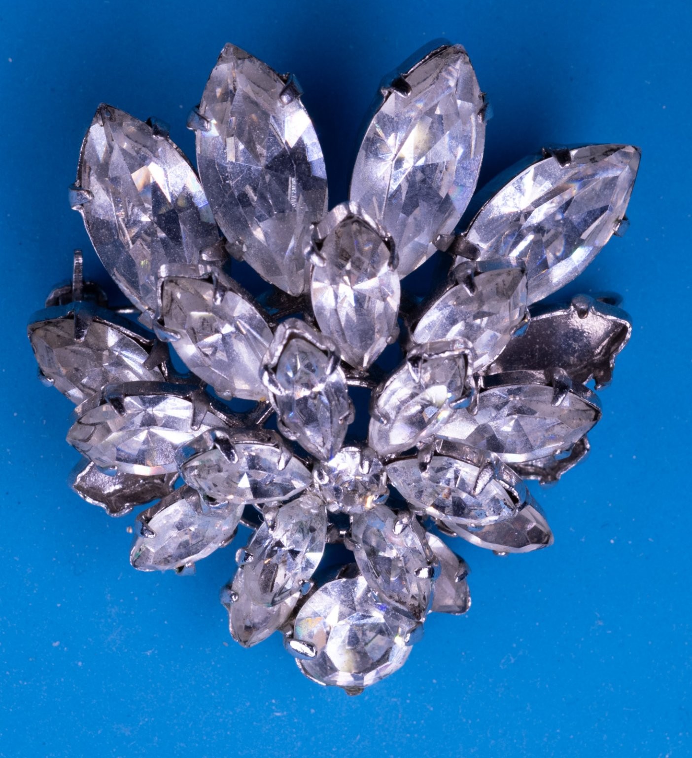 Vintage Floral Cluster Brooch Silver Tone 1.5″ Clear Rhinestone Pin Sparkle