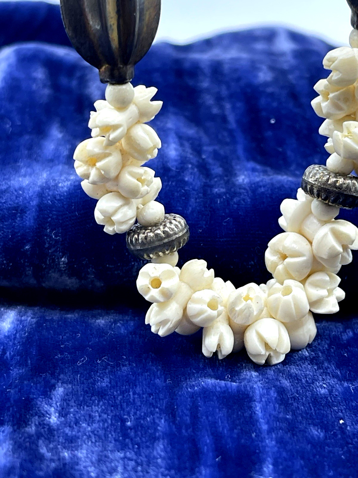 VTG Carved South Western Beach Flower Roses Beaded Metal Necklace 21”