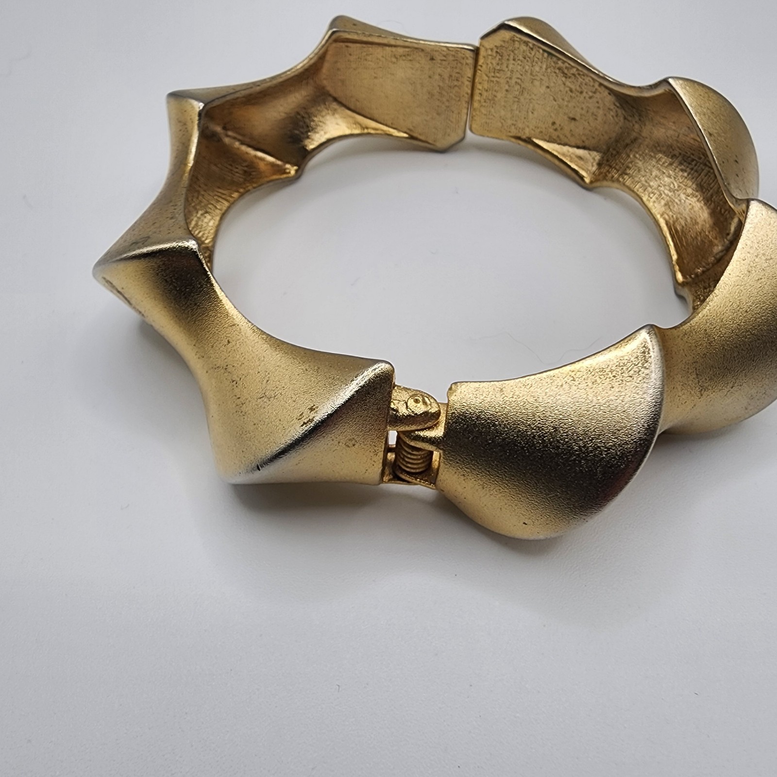 Gold Tone Metal Thick Chunky Twist Bangle Bracelet Clamper 3″ Diameter Vintage