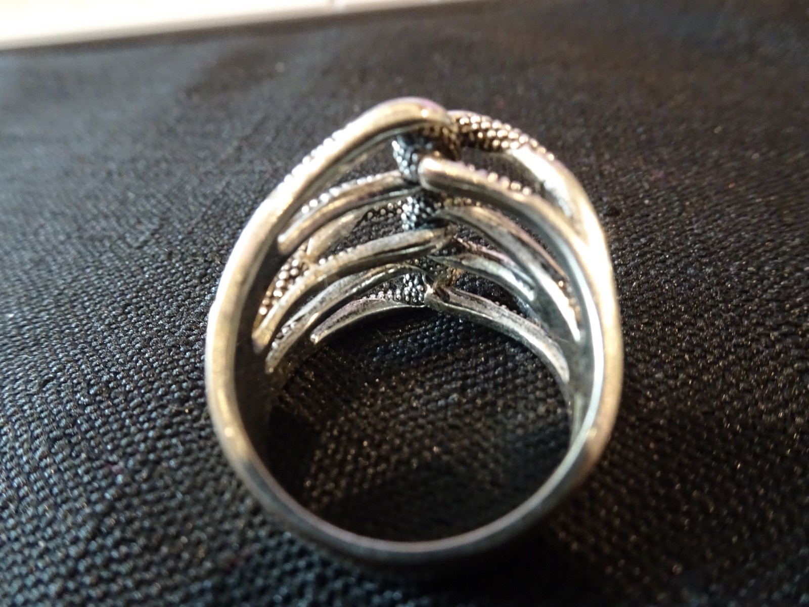 # 836-VINTAGE STERLING SILVER RING-925-SIZE8.5–DIFFERENT