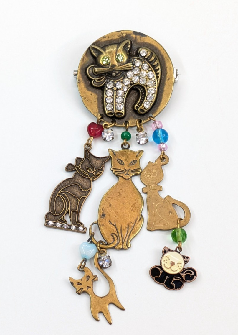 VTG Glassworks Studio Dangle Cat Charm Rhinestone Bronze/Brass Brooch Pin 4.5″