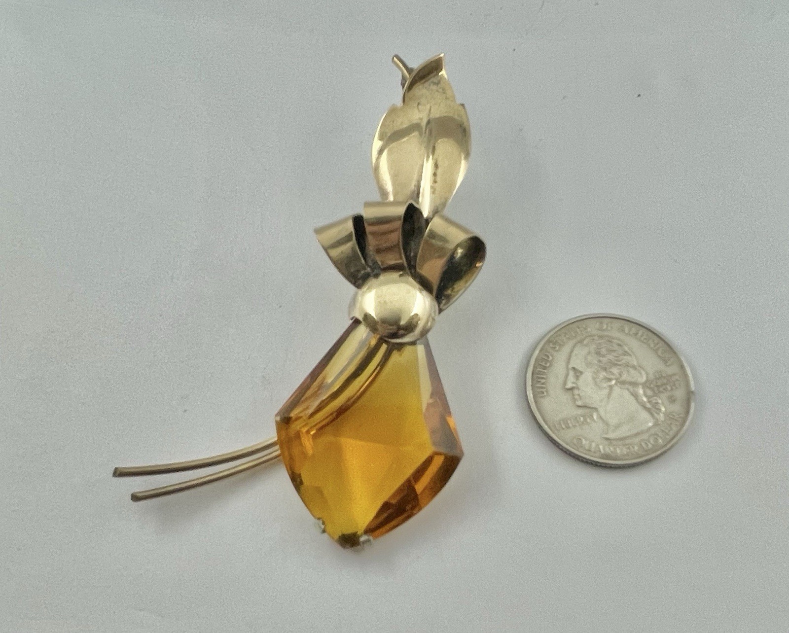 Vintage Retro Era Amber Lozenge Shape Art Glass 1/20 12kt Gold Flower Brooch