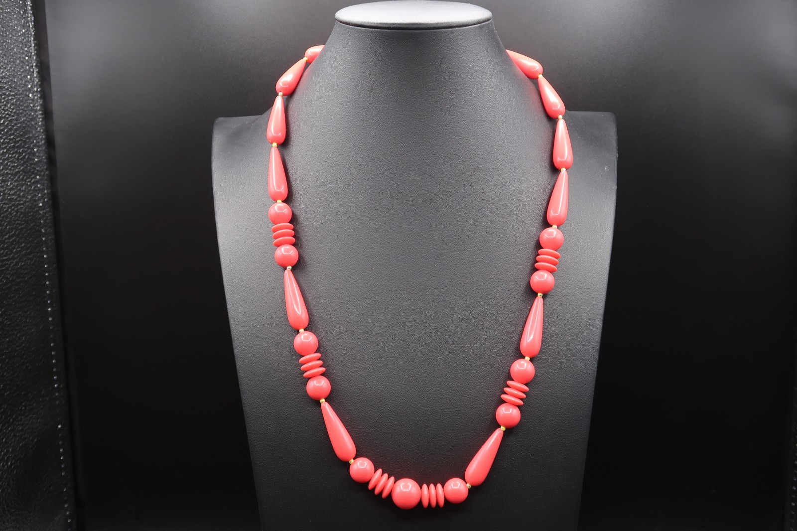 Vtg MCM Pink Lucite Beaded Statement Necklace Unique Mid-Length 24″