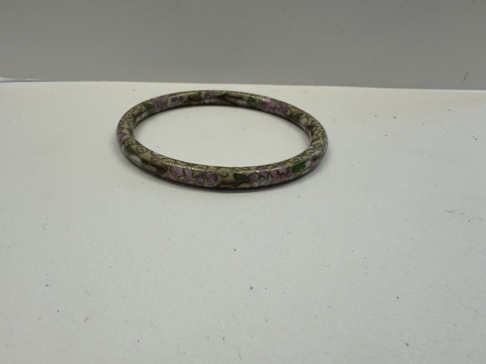 VINTAGE CLOISONNÉ PURPLE GREEN WHITE ENAMEL FLOWER BANGLE BRACELET